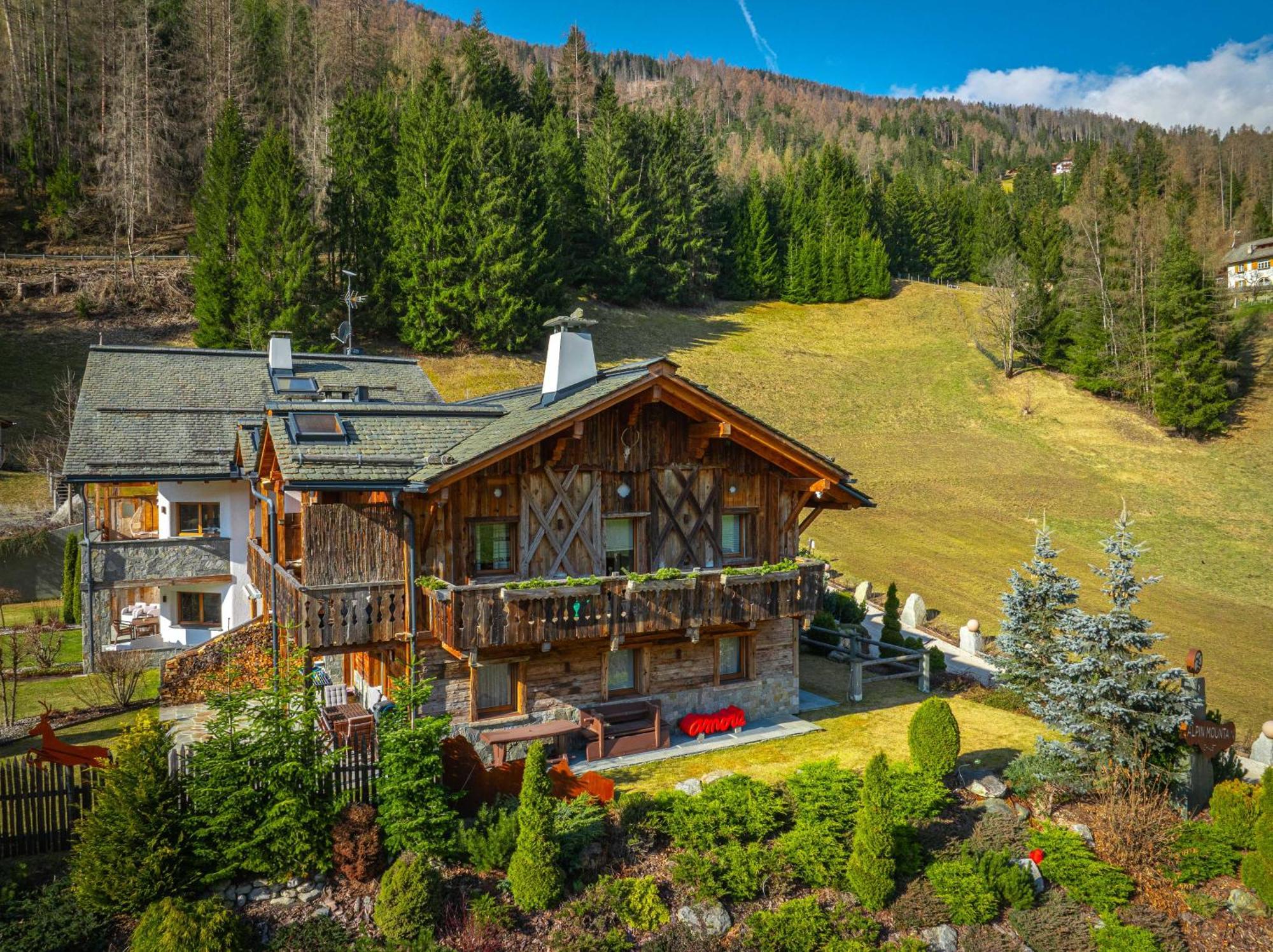 Alpine Mountain Chalet San Vigilio Di Marebbe Exterior photo