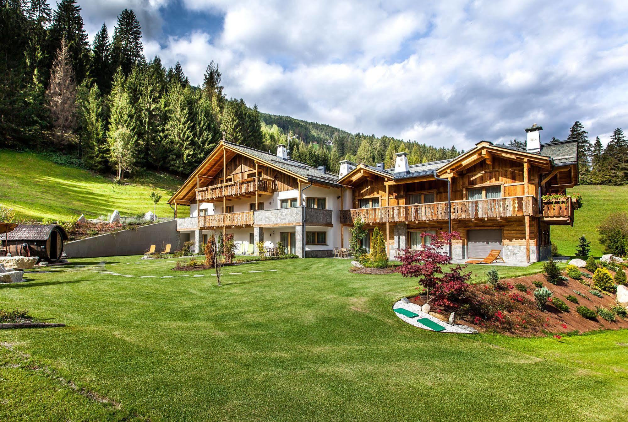 Alpine Mountain Chalet San Vigilio Di Marebbe Exterior photo