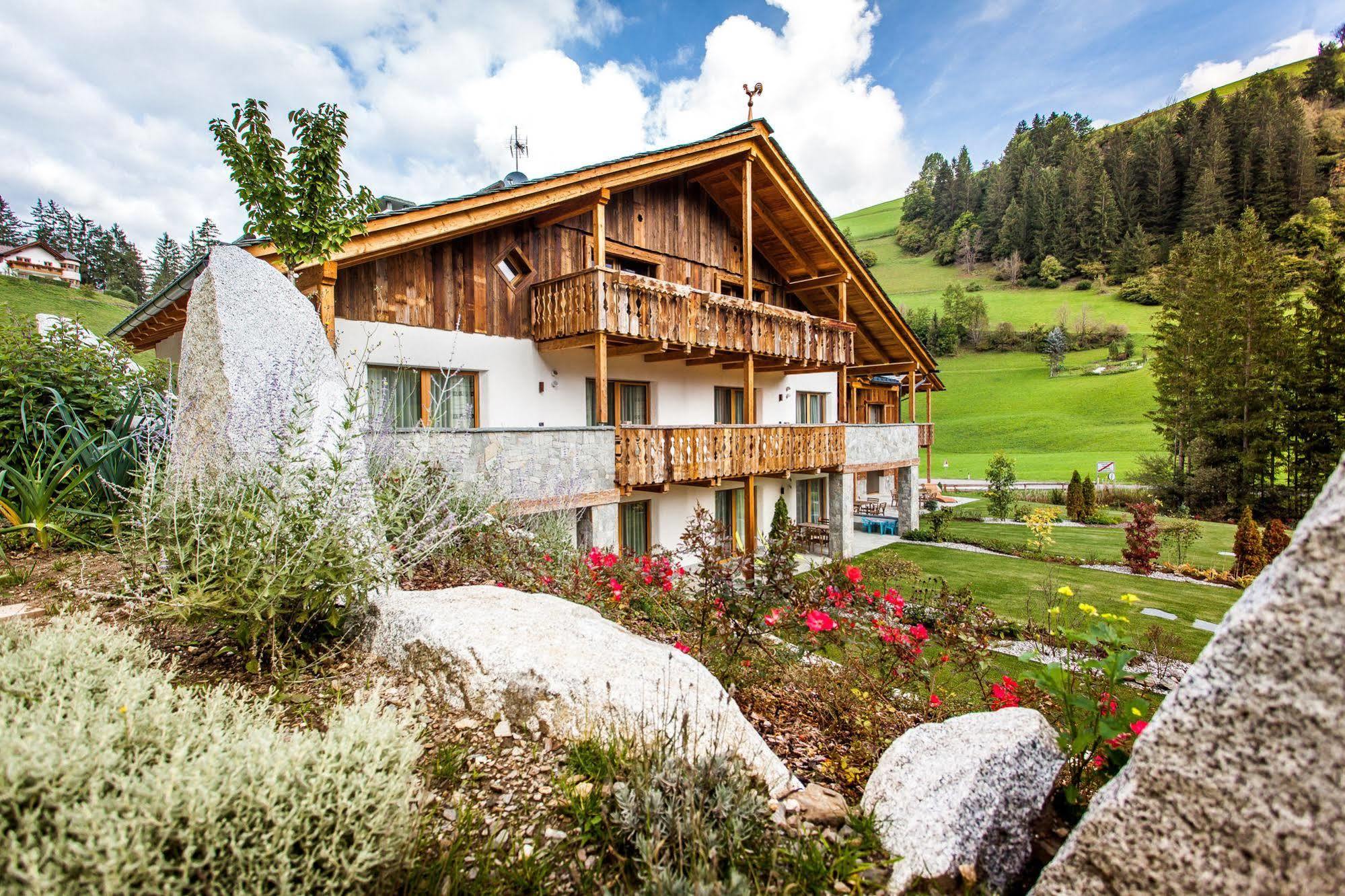 Alpine Mountain Chalet San Vigilio Di Marebbe Exterior photo